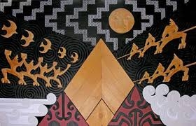 Carving artwork: The legend of Mauao, by Fred Graham